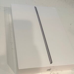 Brand New Apple iPad 9th generation 64 gb wifi in new in package
